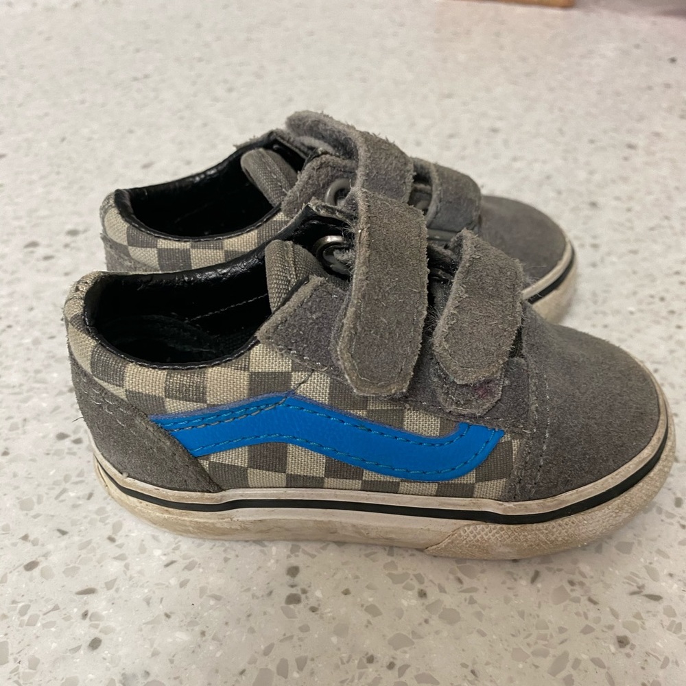 Toddler vans. Size 4